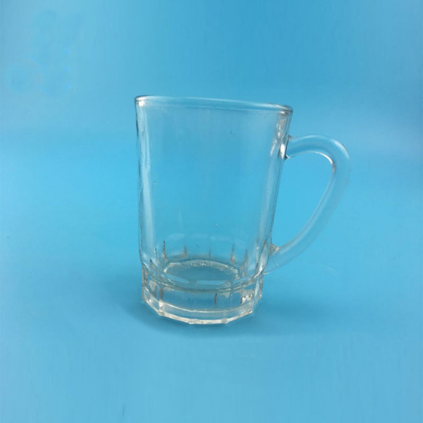 стъклена чаша